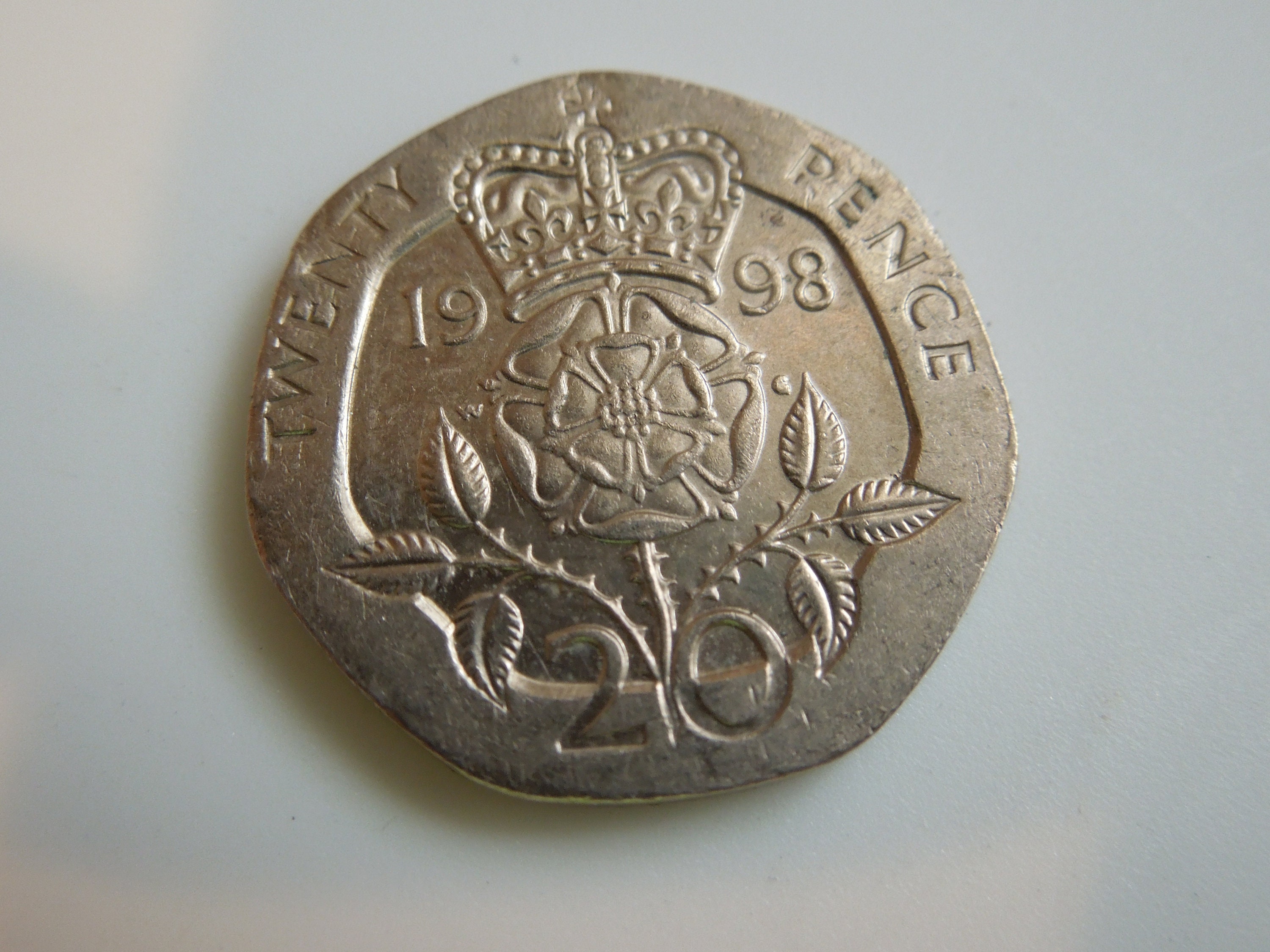 イギリス 20ペンス硬貨、1982年～2000年、イングランド王冠ローズ