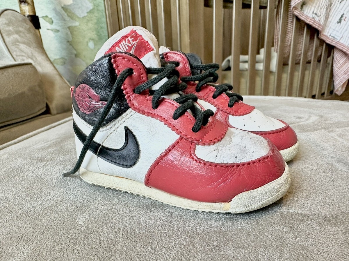Vintage 1985 Nike Air Jordan 1 High Top Original Chicago Red and