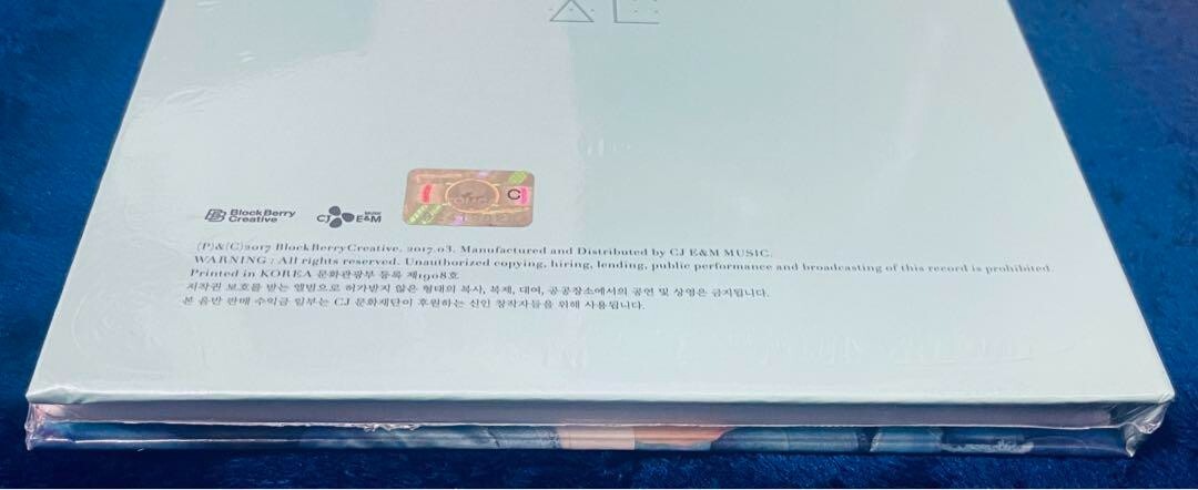 Loona 1/3 Love & Live 1st Mini Album A Version Limited Edition