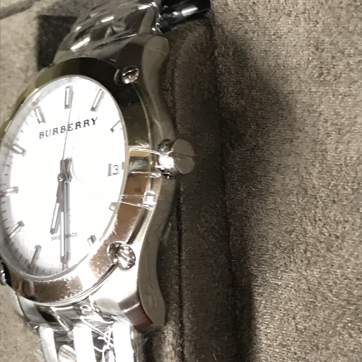NEEDS BATTERY) BURBERRY BU1852 Date New Heritage Quartz Wristwatch
