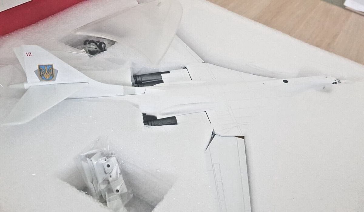 Herpa 1/200 570824 Tupolev Tu-160 Blackjack Ukrainian Air Force