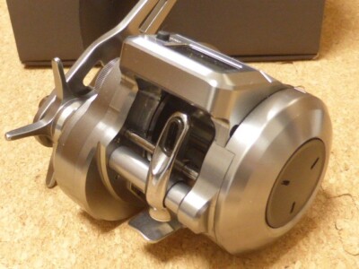 Shimano 24 OCEA CONQUEST CT 300PG Right Handed Salt Fishing Reel