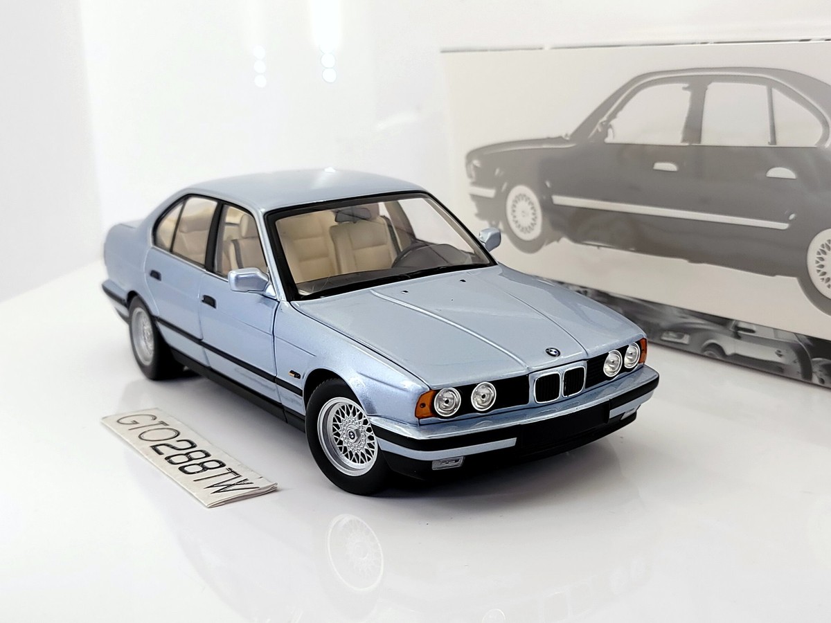 Minichamps 1:18 scale BMW 535i Sedan(E34) 1988(Light Blue Metallic