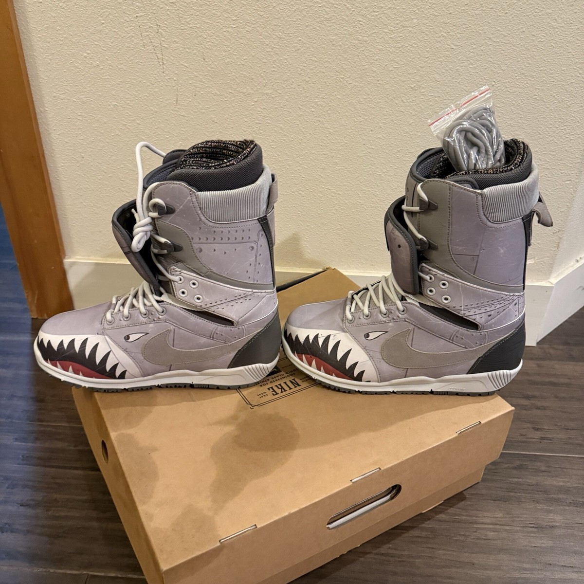 Brand New MENS NIKE SB ZOOM DK QS Danny Kass Warhawk SNOWBOARD