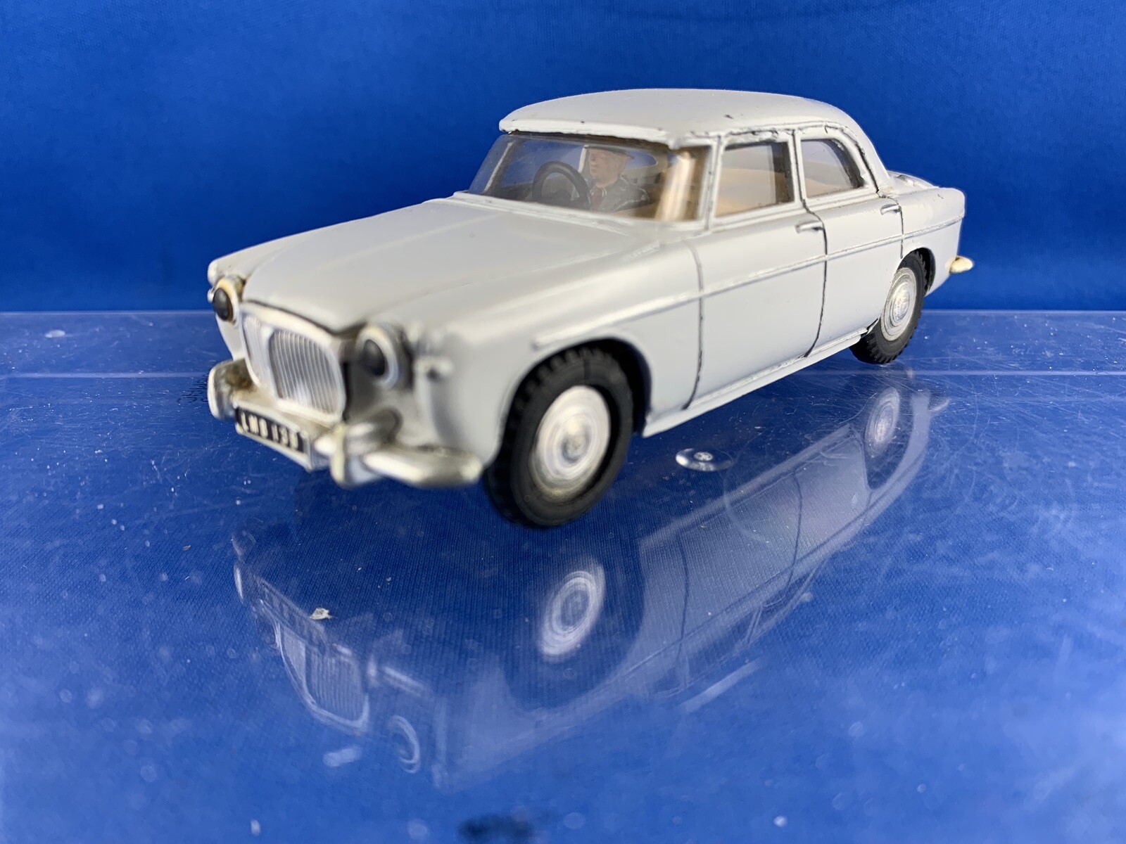 Spot-On 157sl, Rover 3 Litre with Lights - Free Price Guide & Review