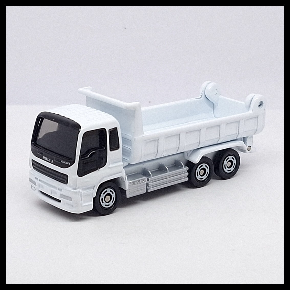 TOMICA ISUZU GIGA DUMP TRUCK TOMY DIECAST CAR New 76 WHITE | eBay