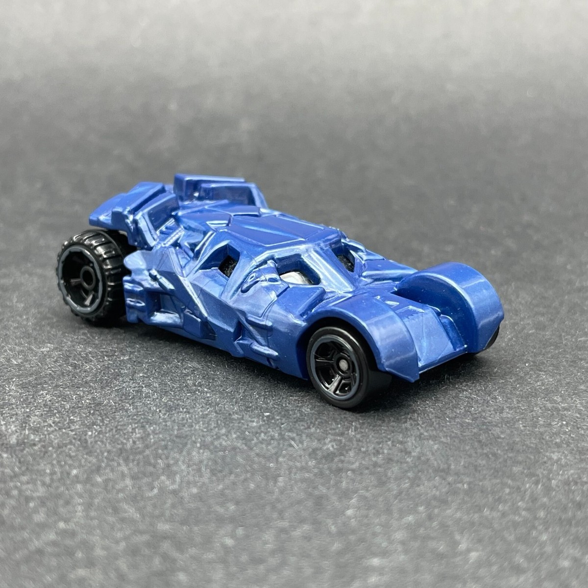 Hot Wheels DC Comics Dark Knight Batman Blue Batmobile Car S15