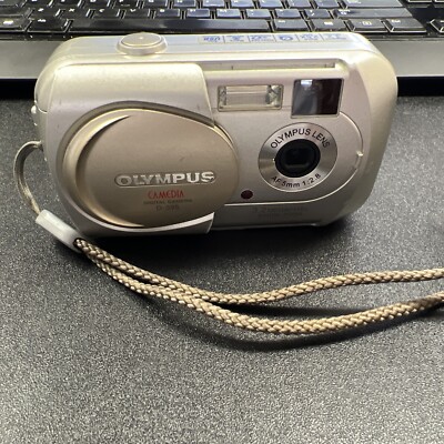 Olympus CAMEDIA D-395 3.2MP Digital Camera - Silver - Semi Tested