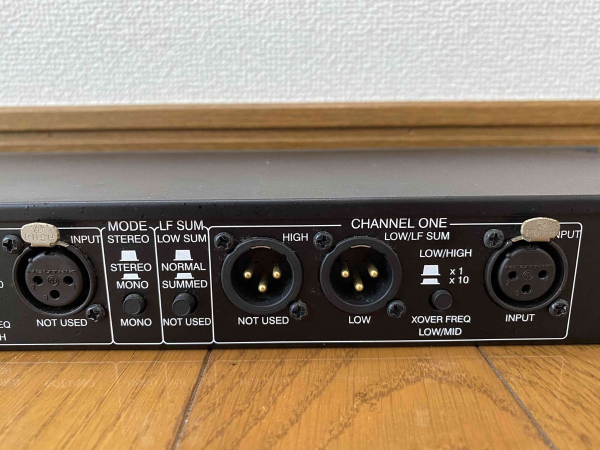 DBX 223XL Stereo 2-Way/Mono 3-Way Crossover Rack Mountable Tested