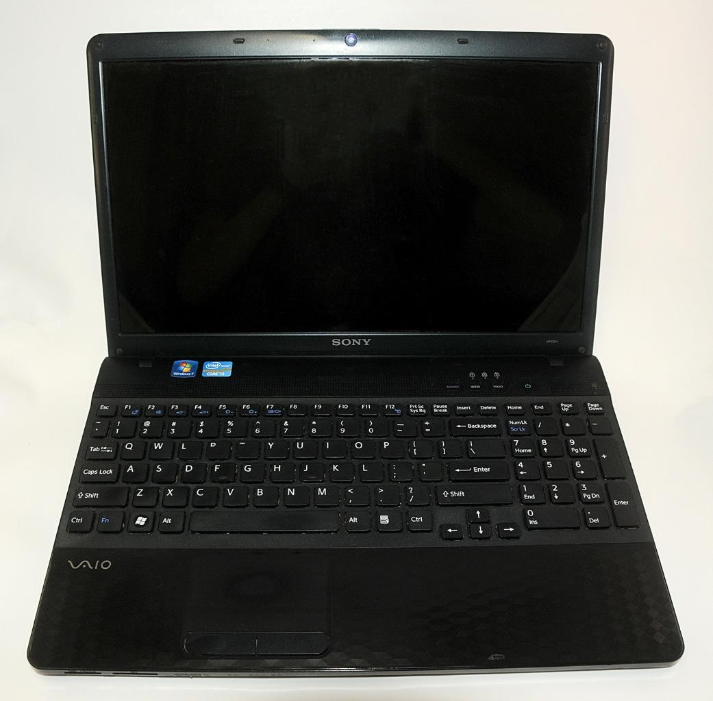 SONY ~ Vaio - PCG-71913L - i3 Processor - 600 GB HD - 4 GB RAM