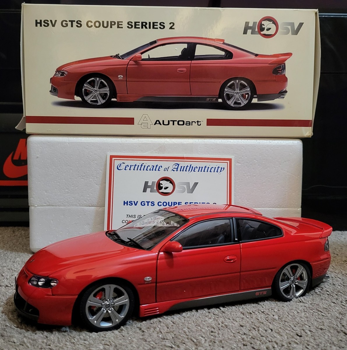 1:18 AUTOART HOLDEN HSV MONARO GTS SERIES 2 COUPE STING RED