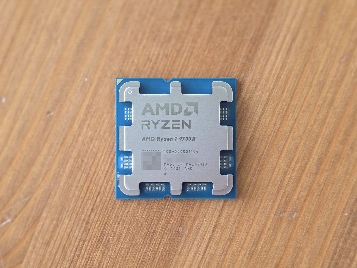 New AMD Ryzen 7 9700X 8-Core 16-T 3.8GHz AM5 Desktop Processor CPU