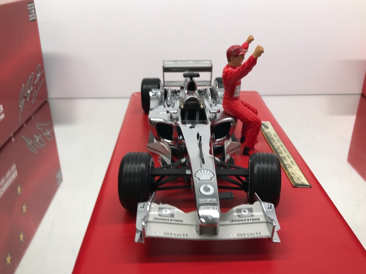 HOTWHEELS C7332 FERRARI F2003-GA F1 #1 SCHUMACHER -CHROME 1:18