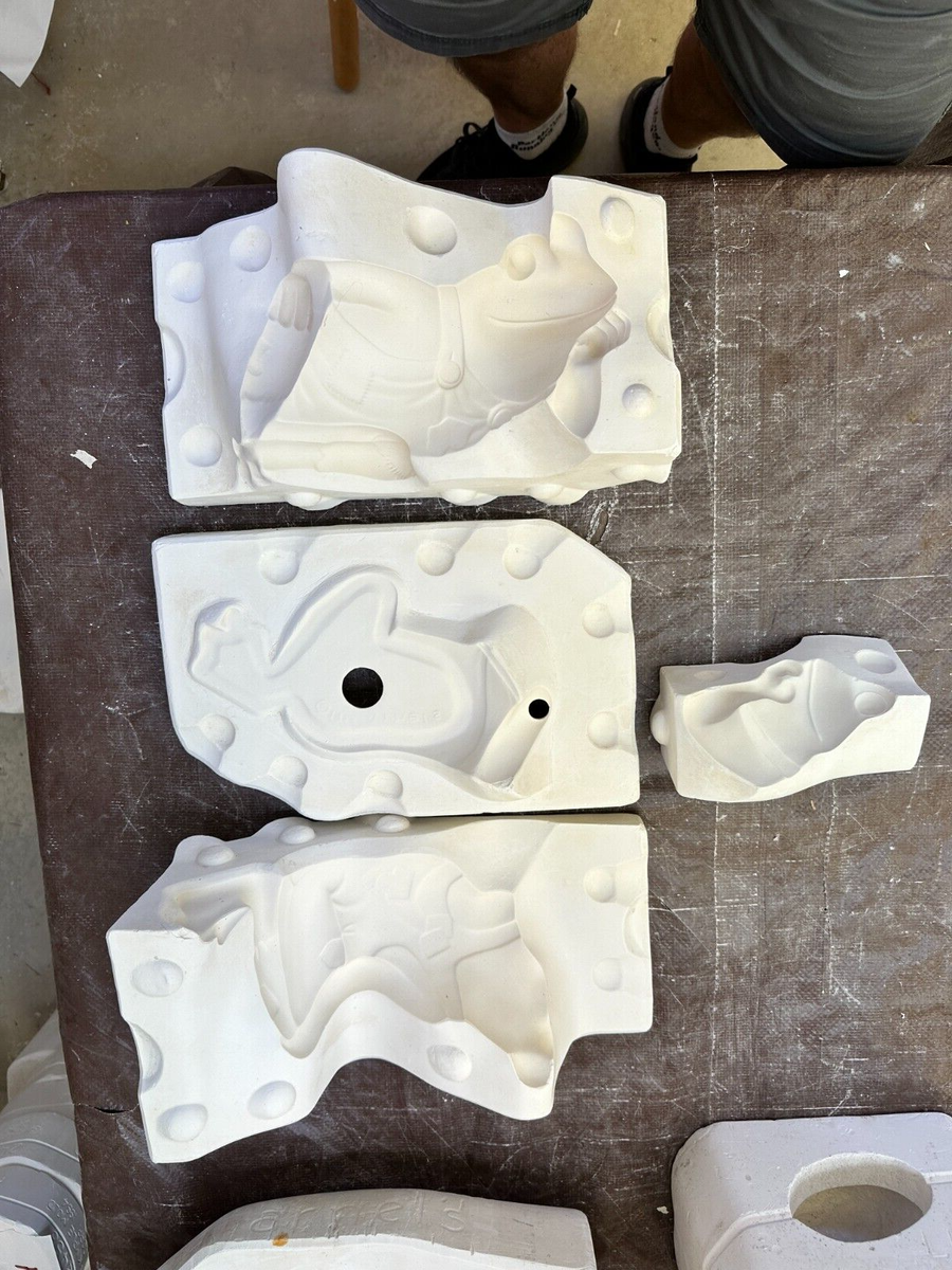 VINTAGE ARNEL'S CERAMIC MOLD #851 LOUNGING FROG 5 1/2