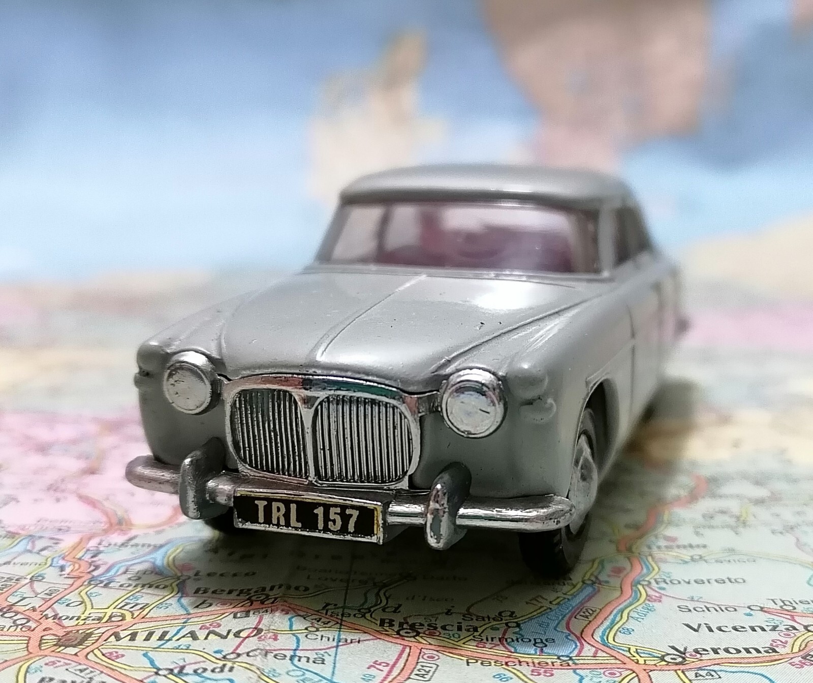 Spot-On 157sl, Rover 3 Litre with Lights - Free Price Guide & Review