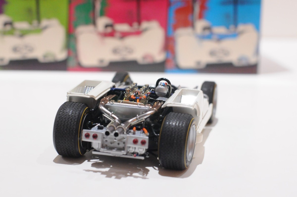 EXOTO 1965 CHAPARRAL 2E GIFT SET #65 PHIL HILL 1ST LAGUNA SECA