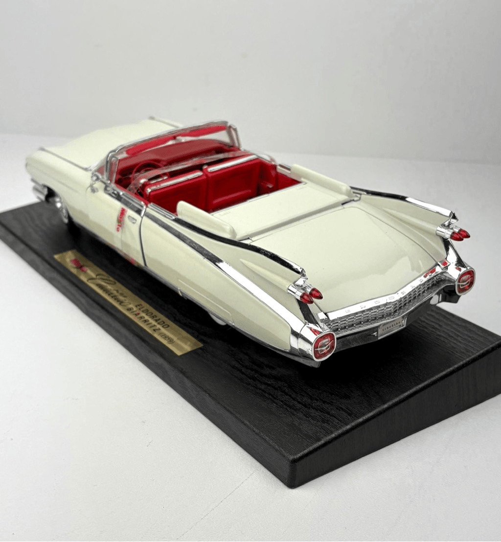 Maisto 1959 White Cadillac Eldorado Biarritz Special Edition 1:18