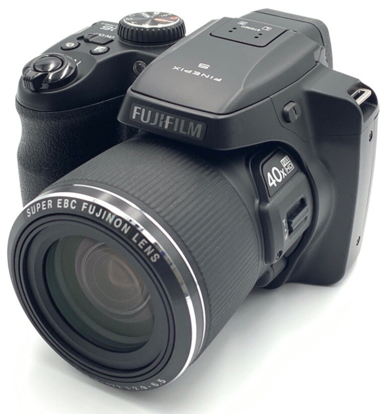 Fujifilm Fine Pix FinePix S8200 16.2MP Digital Camera W. 40x Zoom