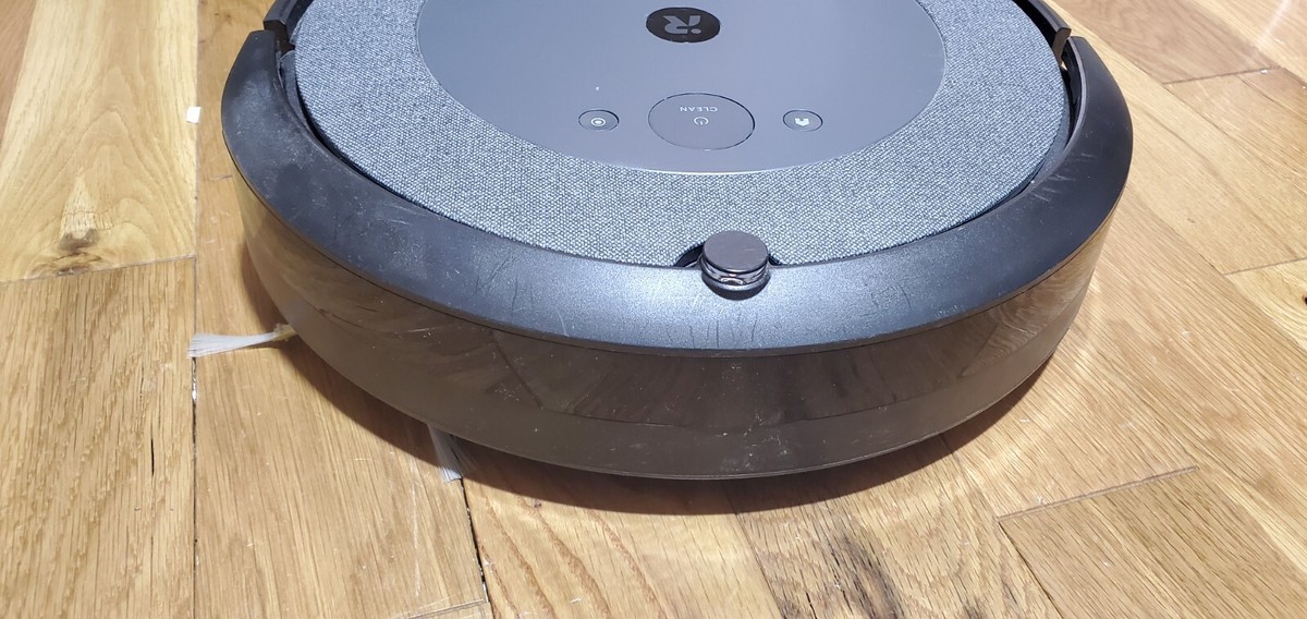 iRobot Roomba i3 RVD-Y1 Wi-Fi Connected Robot Vacuum. FOR PARTS