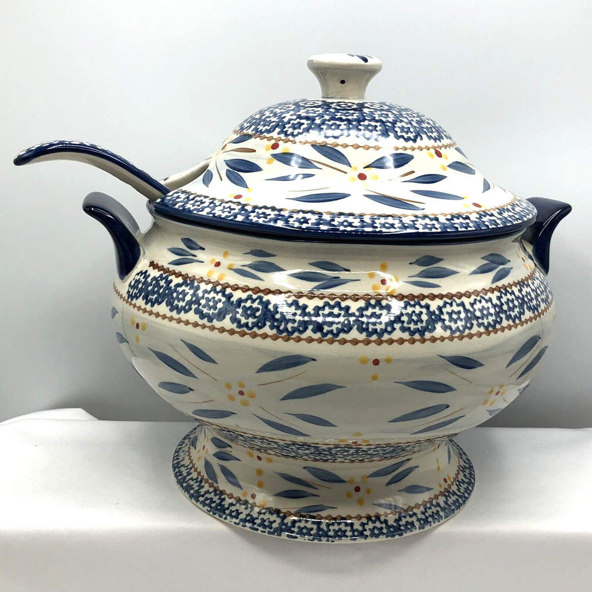 Old World Temptations Blue Soup Turine 3Qt w Serving Ladle 8.5