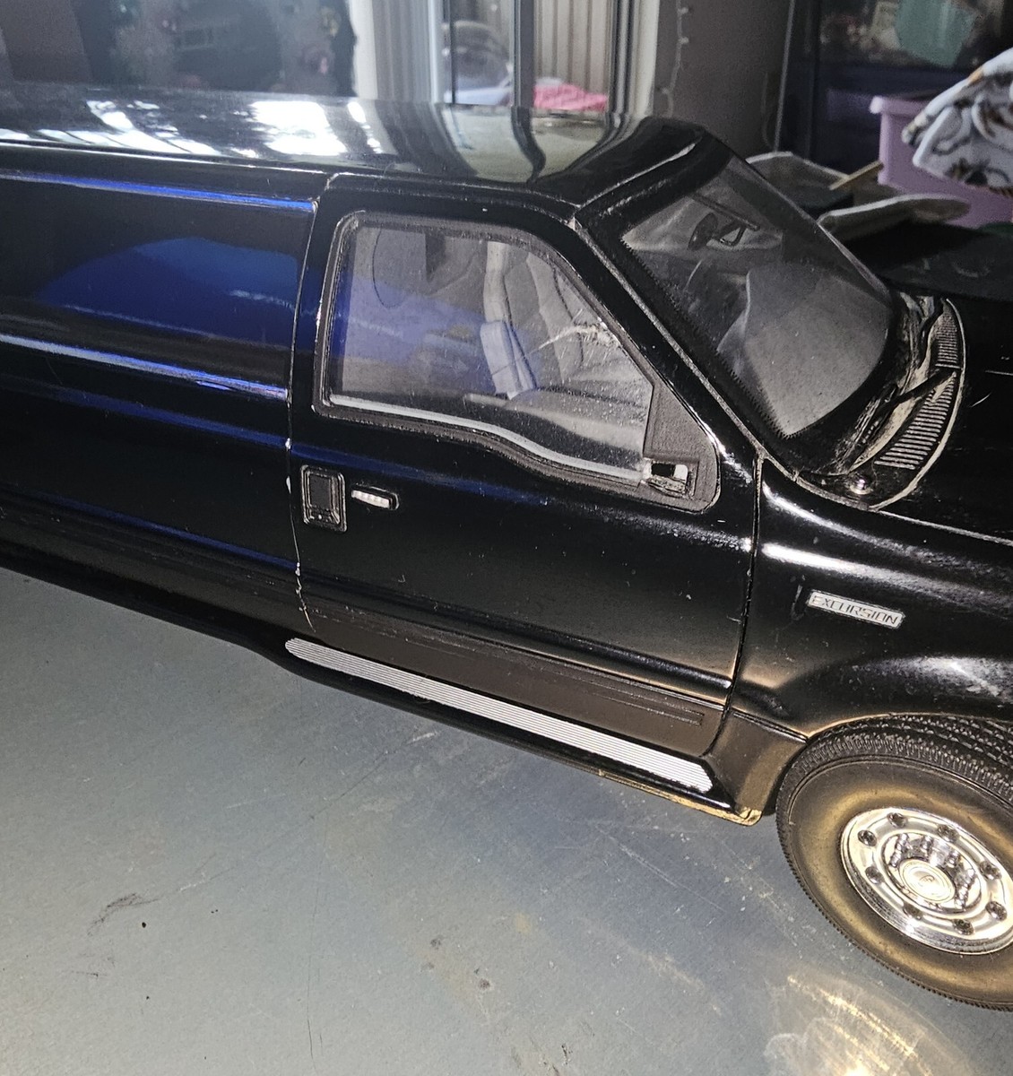 Sun Star 1/18 Ford Excursion Limousine. Black. No Box. From 2004