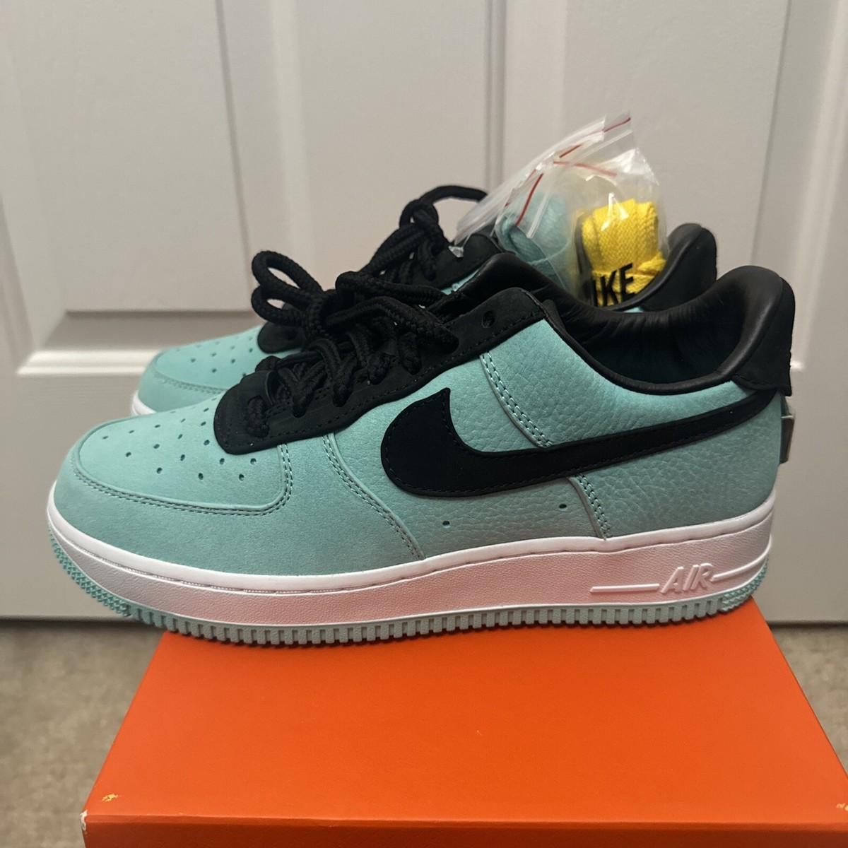 Nike Tiffany & Co. x Air Force 1 Friends & Family Low 1837 Size 7