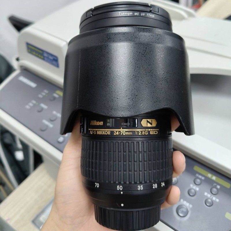 Nikon AF-S 24-70mm F/2.8 G ED Lens + Front and rear covers w/ Hood