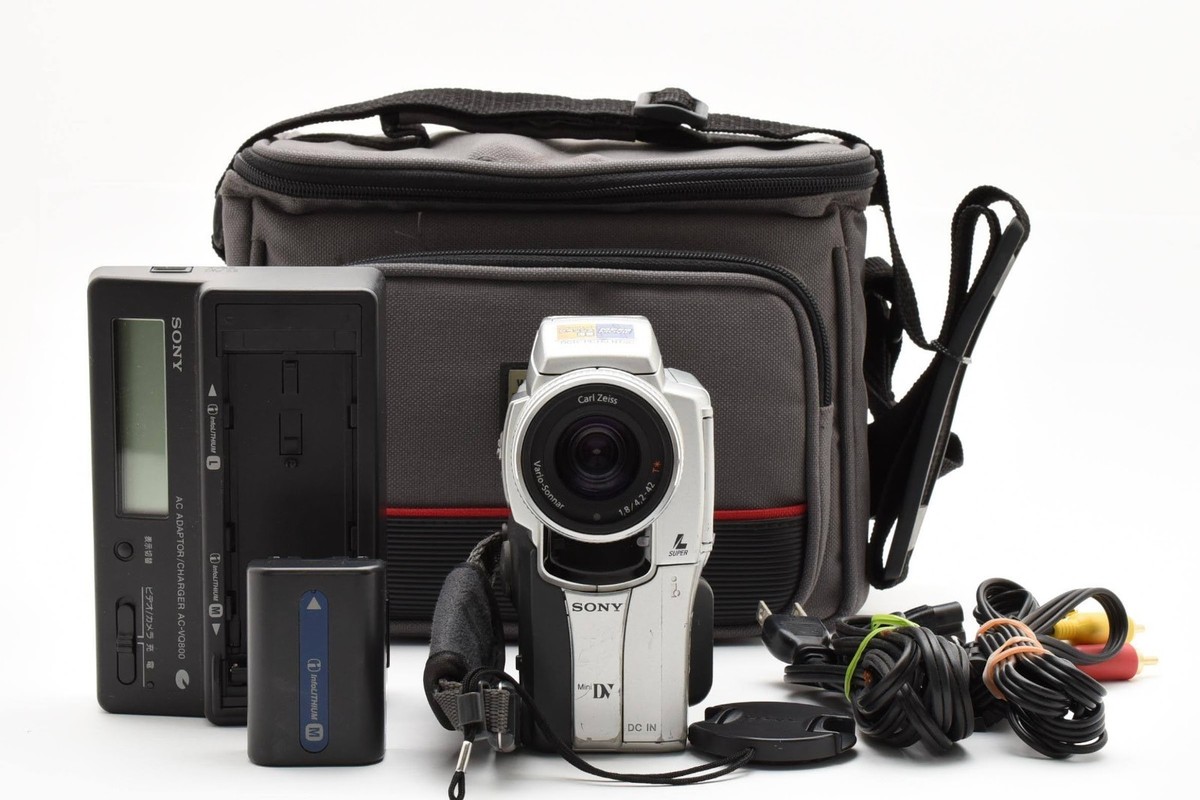 Sony Handycam DCR-PC110 Mini DV Camcorder w/battery & Charger