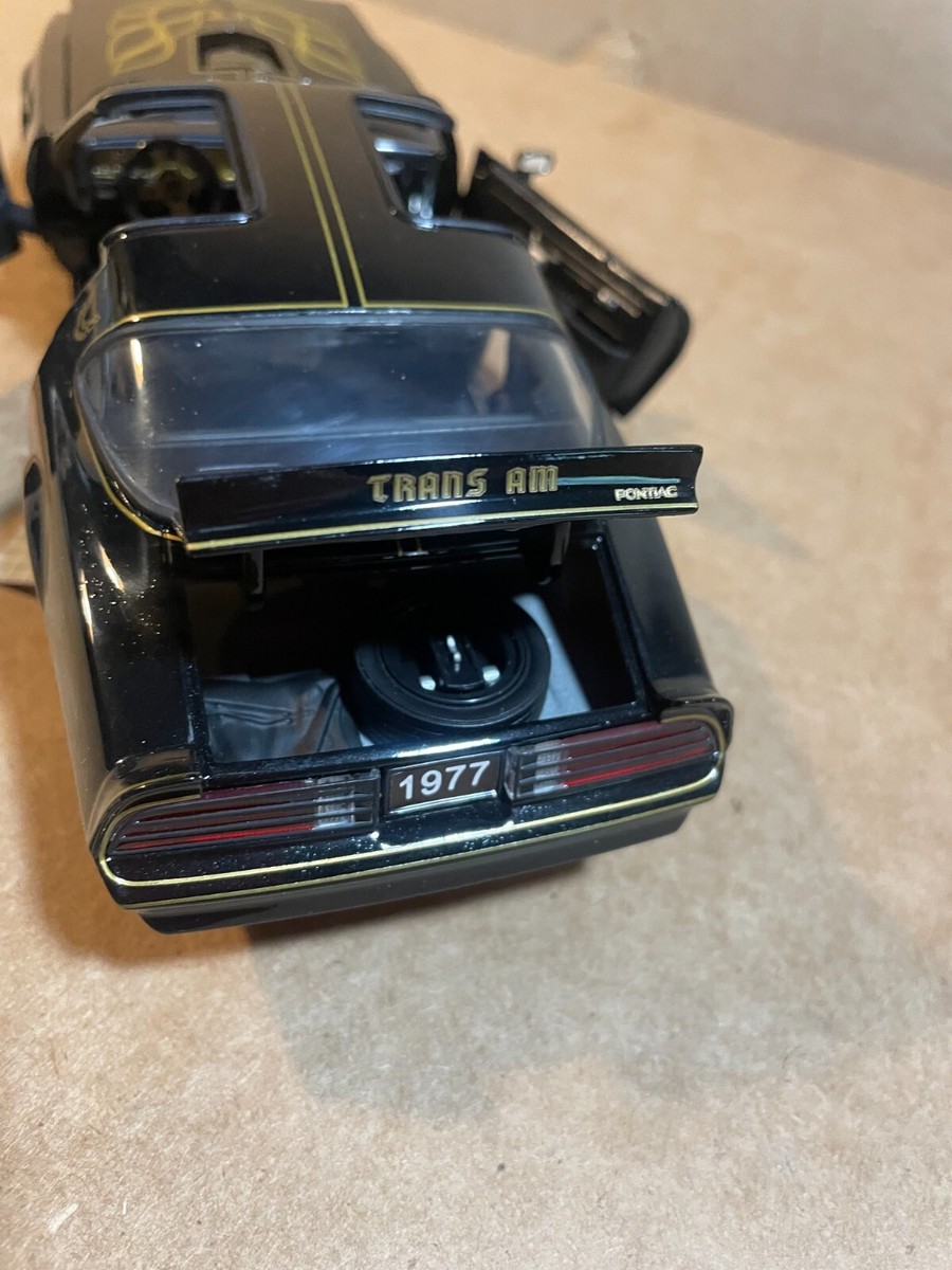 Franklin Mint 1:24 1977 Pontiac Firebird Trans AM Diecast Model