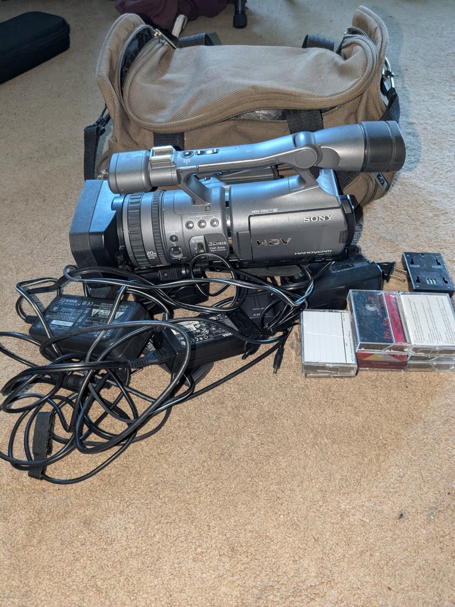 Sony Handycam HDR-FX7 HDV 1080i/MiniDV Camcorder With Bag And