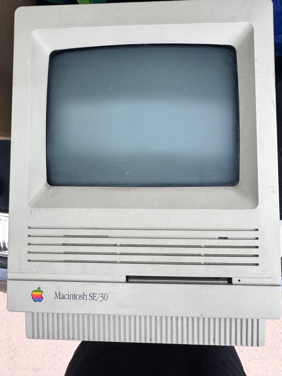 Vintage Macintosh Mac SE/30 Model M5119 Apple Computer - POWERS