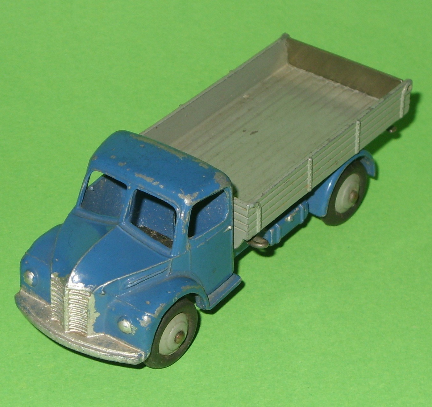 Dinky 414, Rear Tipping Wagon - Free Price Guide & Review