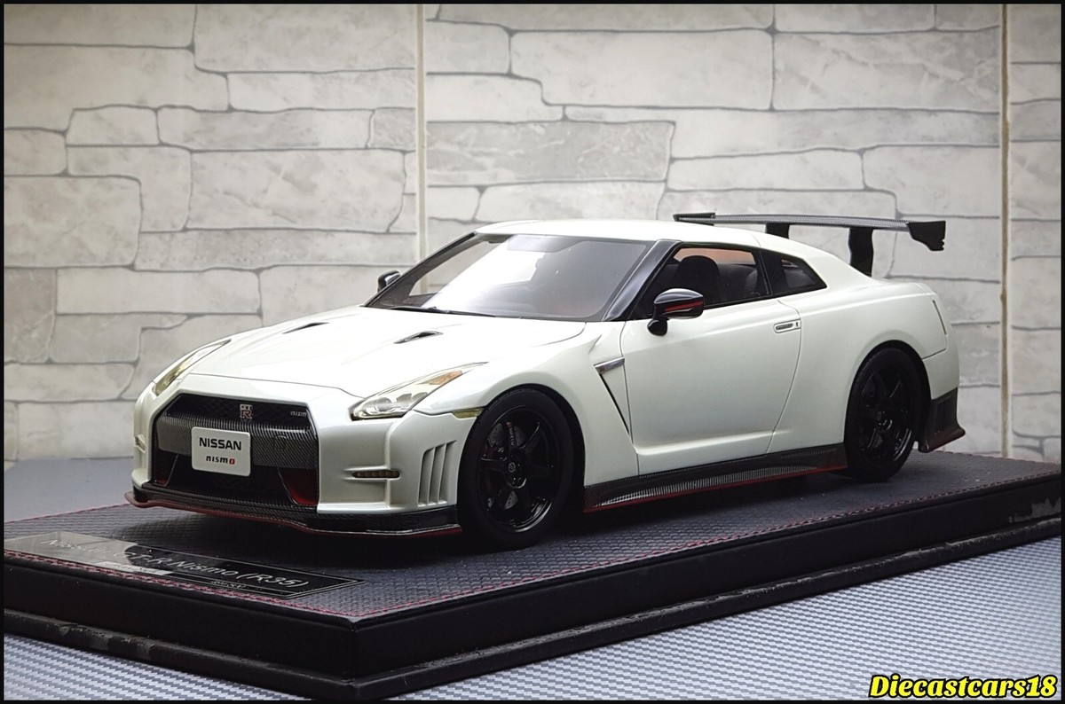 美品 エブロ ADVAN gt-r35 1⁄18スケール ミニカー 美品 エブロ ADVAN gt-