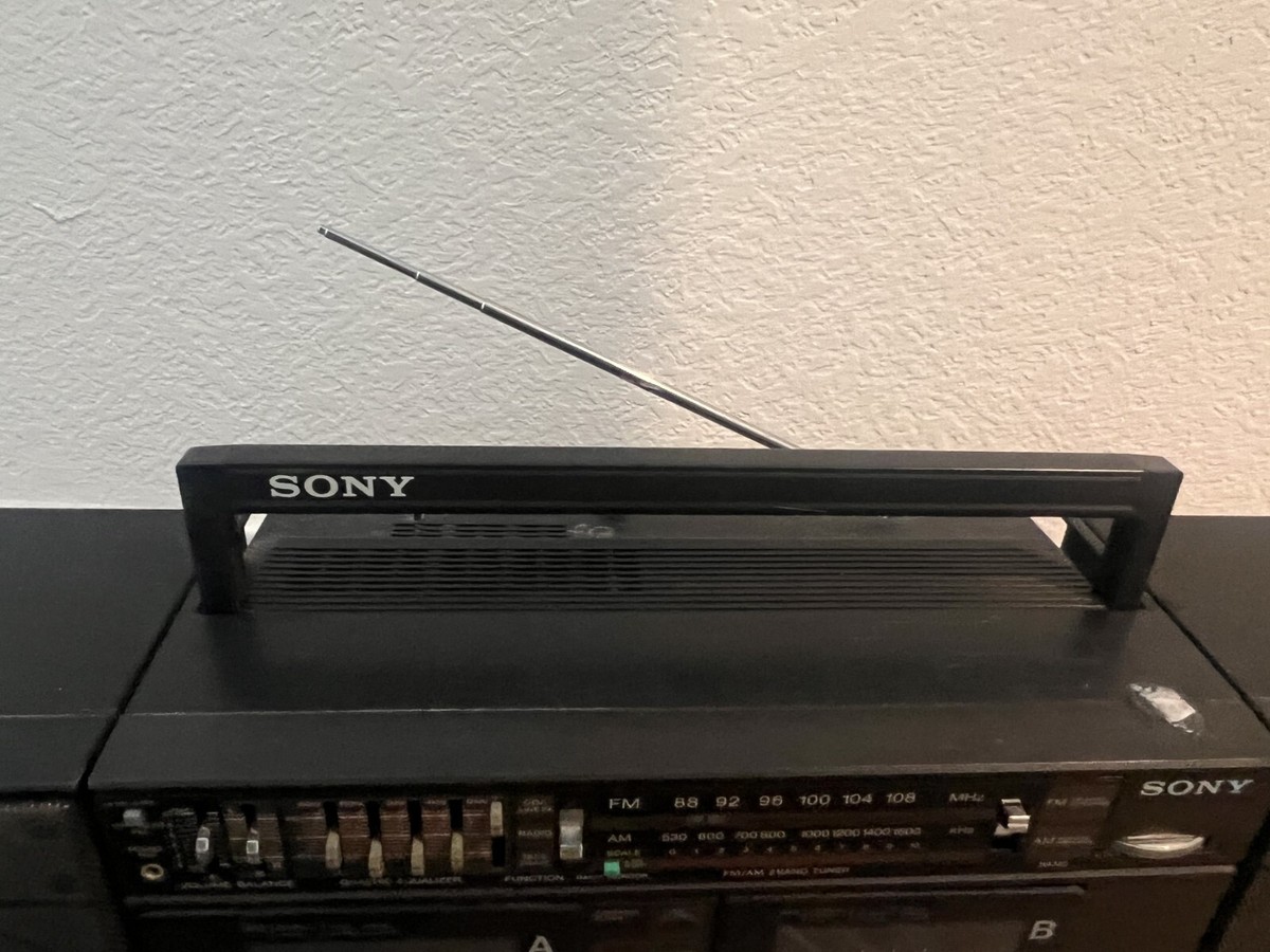 SONY CFS-W600 STEREO AM/FM CASSETTE RADIO BOOM BOX W/DETACHABLE