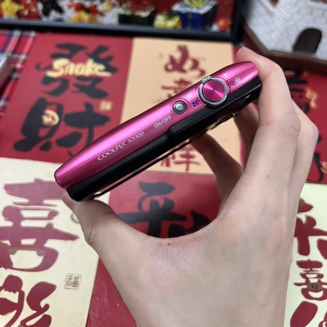 Nikon COOLPIX S3300 Digital Camera 6x Optical Zoom 16.0 MP CCD