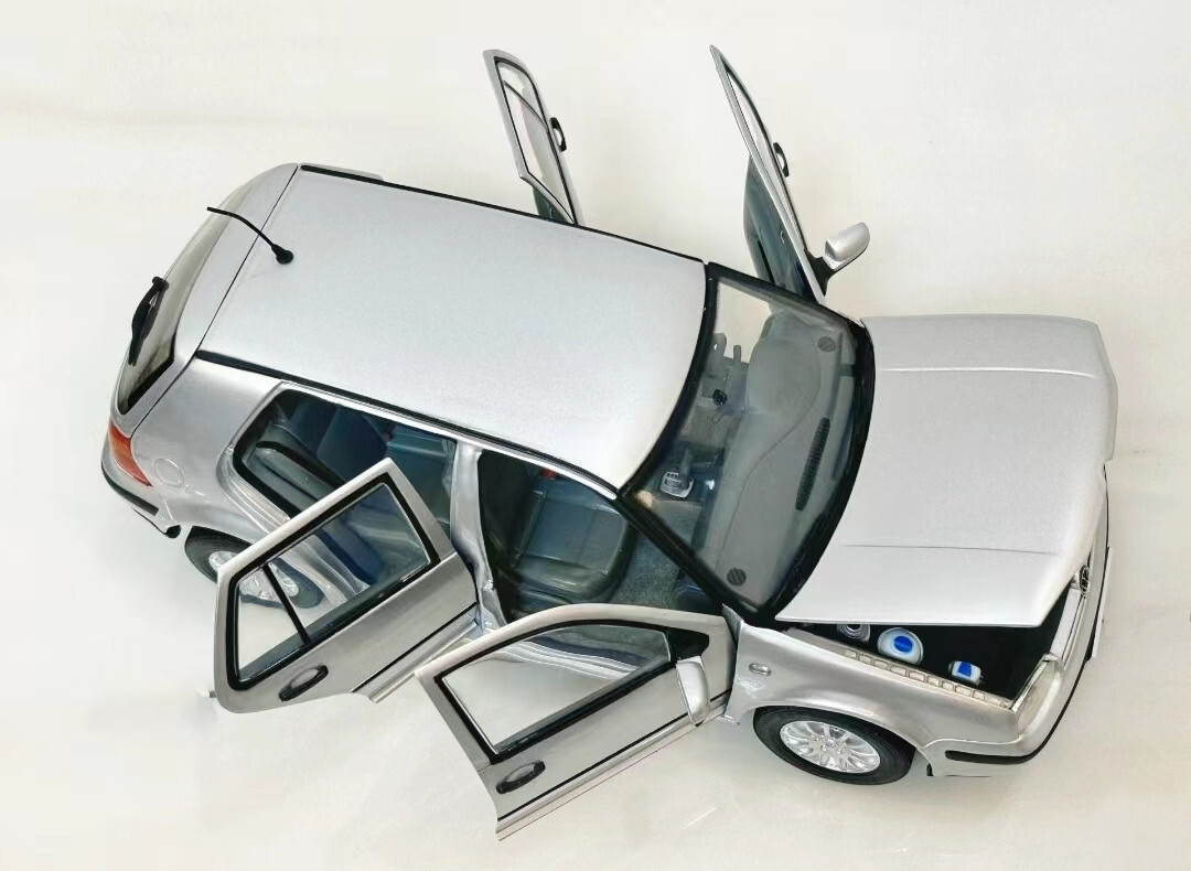 1/18 Volkswagen Golf MK4 four doors China 2004 FAW VW Dealer