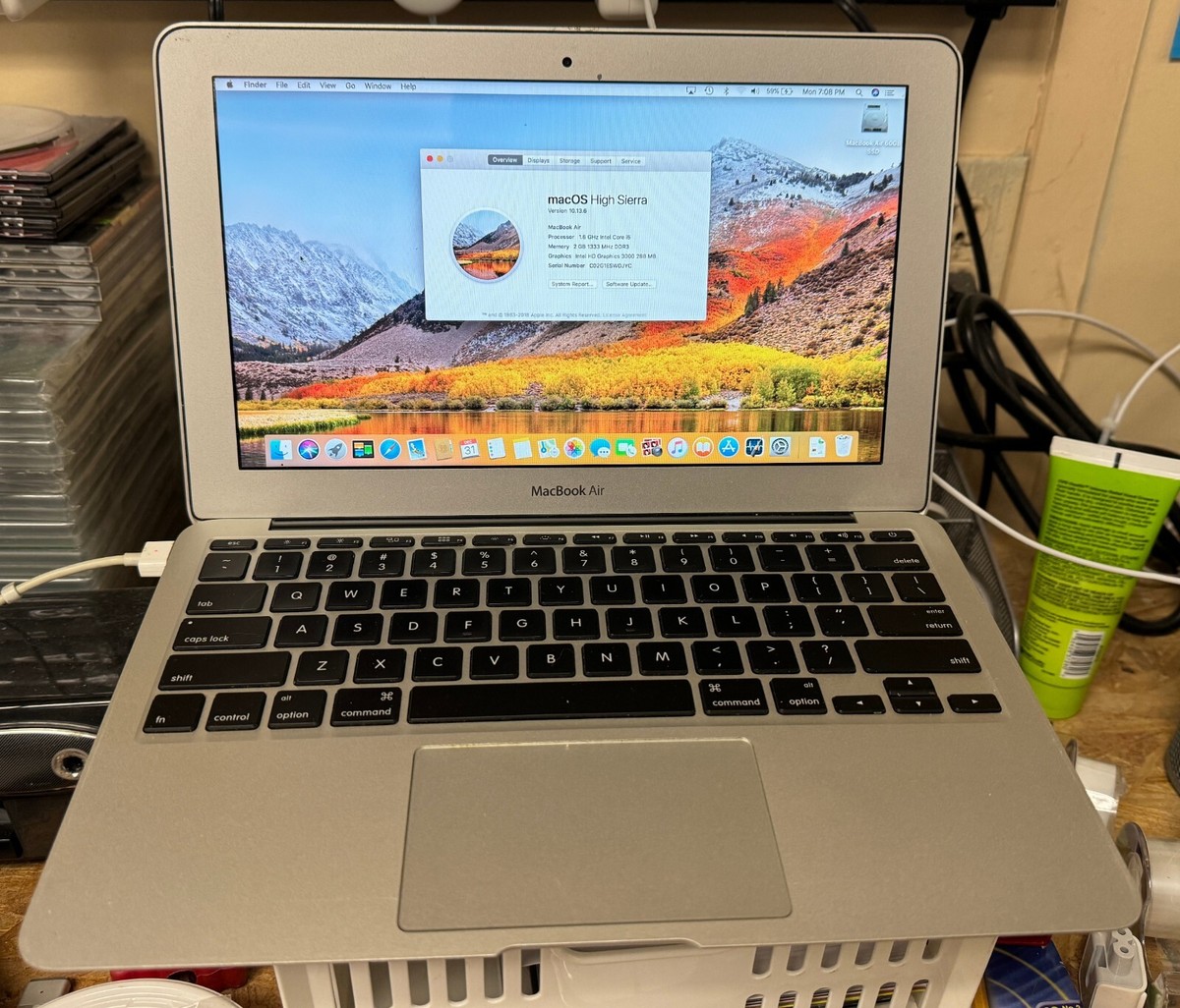 Apple MacBook Air 11-inch July 2011 1.6GHz Intel Core i5 (MC968LL