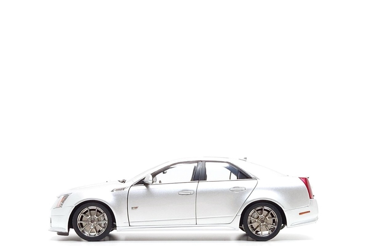 Kyosho 1:18 Cadillac CTS-V Sedan in Radiant Silver Metallic | eBay