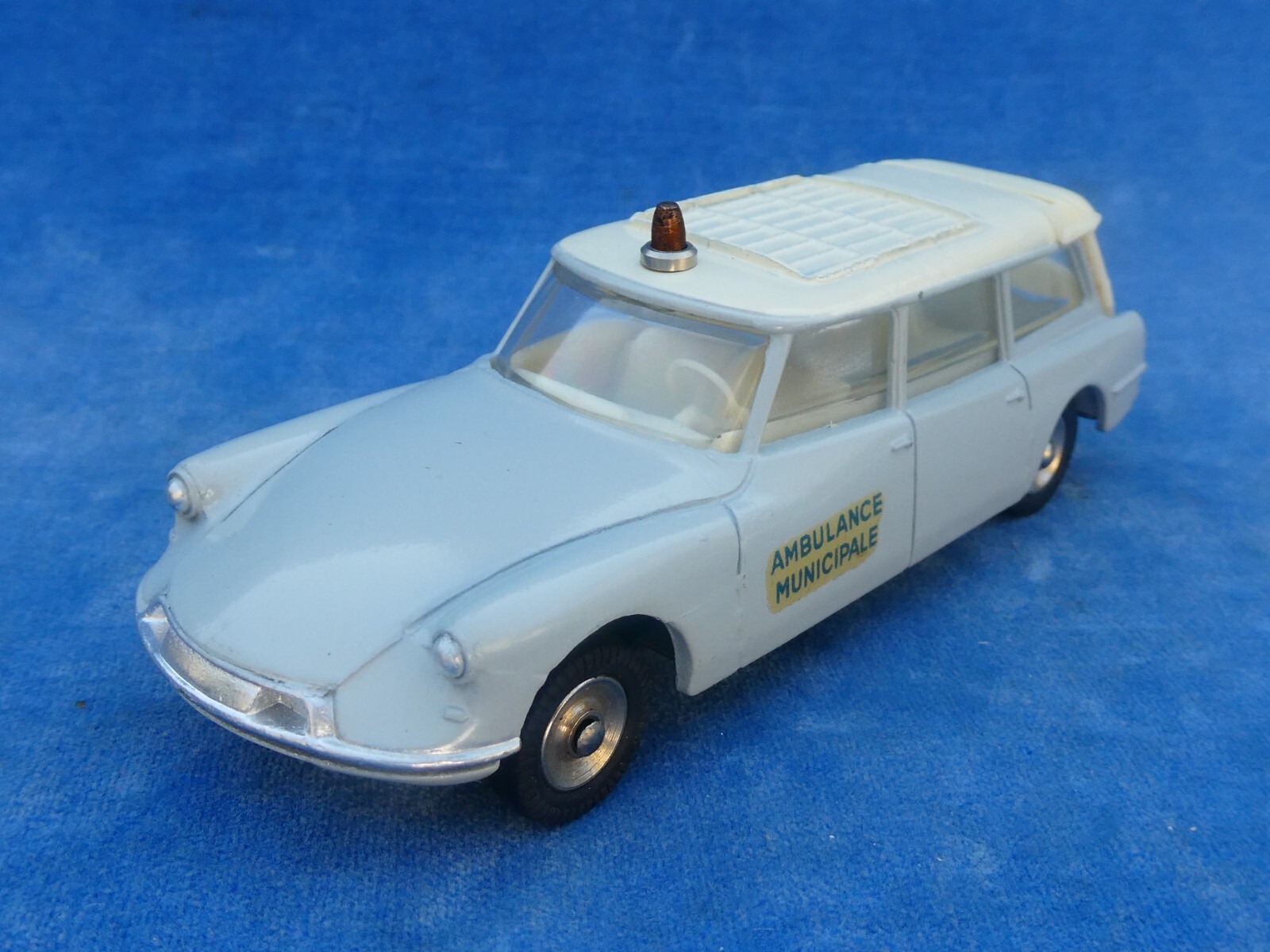 Dinky 556, Citroen Ambulance - Free Price Guide & Review