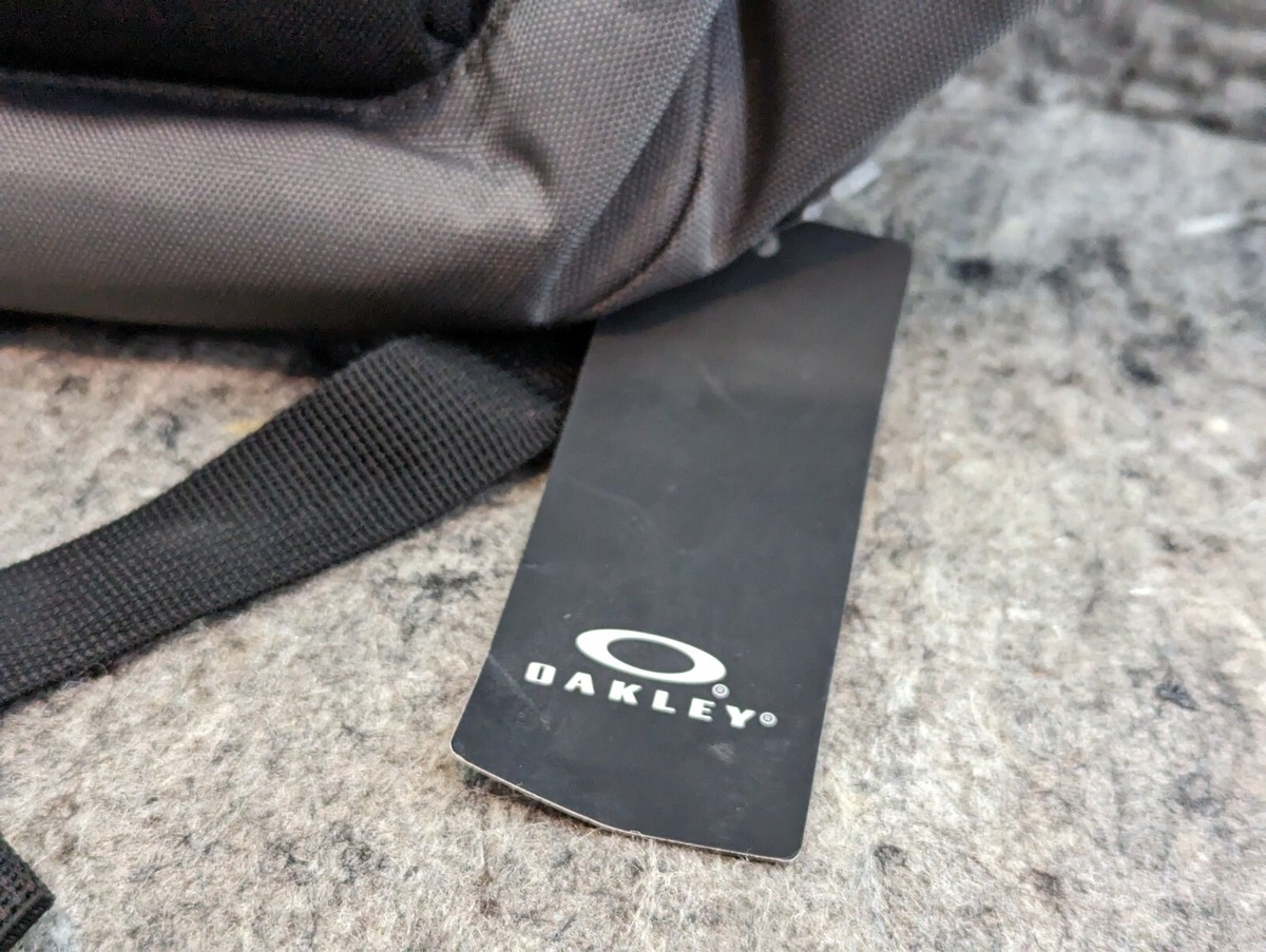 🔥New🔥 Oakley Crestible Enduro 22L Backpack, Black/Gray 921055ODM