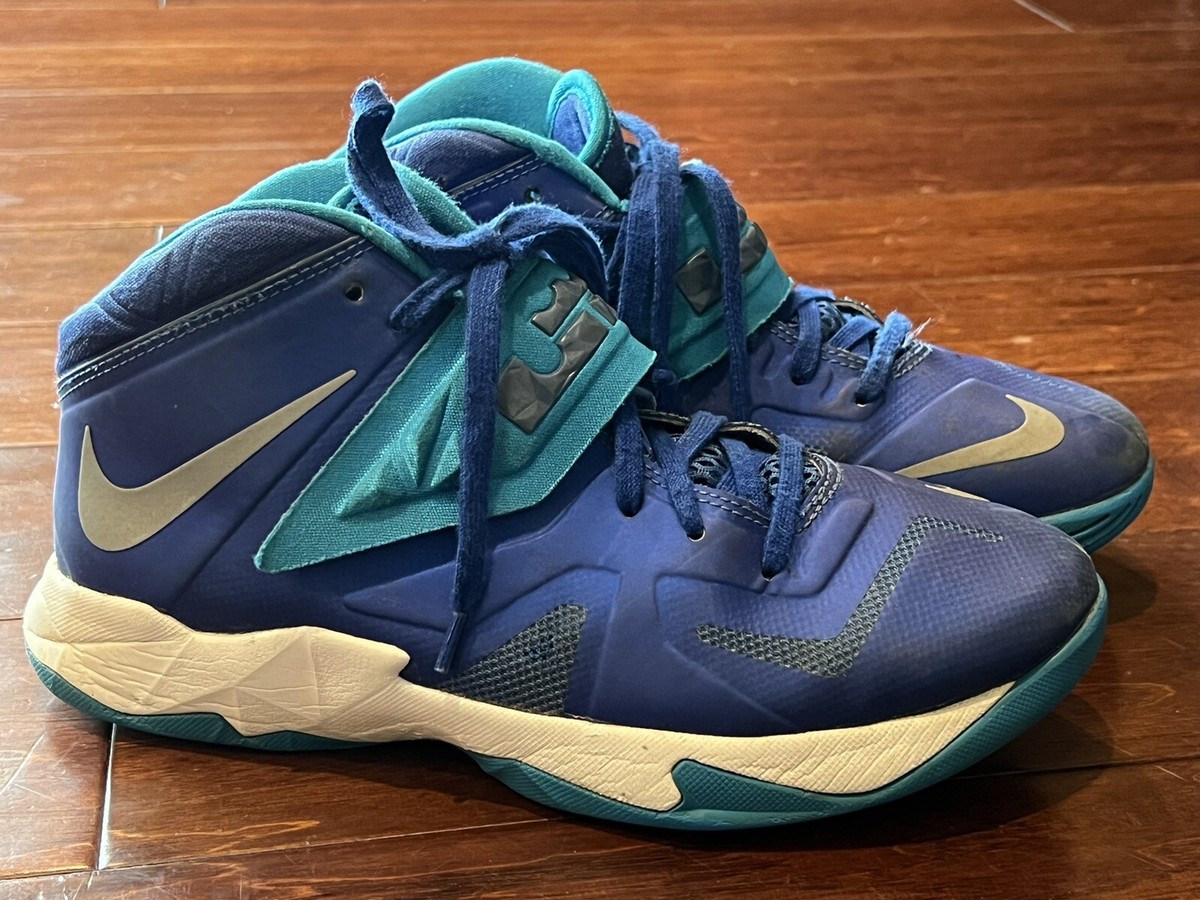 Nike 599818 401 Unisex Lebron James Soldier 7 Blue Basketball Shoe