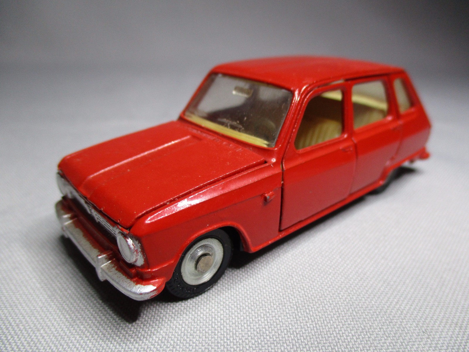 Dinky 1416, Renault R6 - Free Price Guide & Review