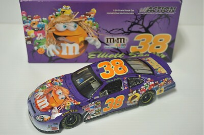 1/24 Elliott Sadler #38 M&M's Minis / Halloween 2005 Action NASCAR