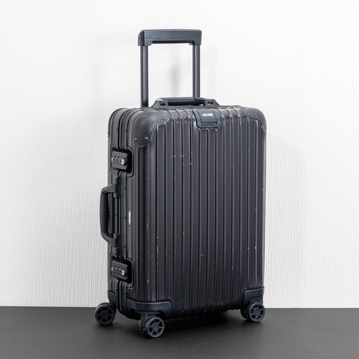 Rimowa Topas Stealth 32L Black 4-wheels Carry Case Suitcase 920.52