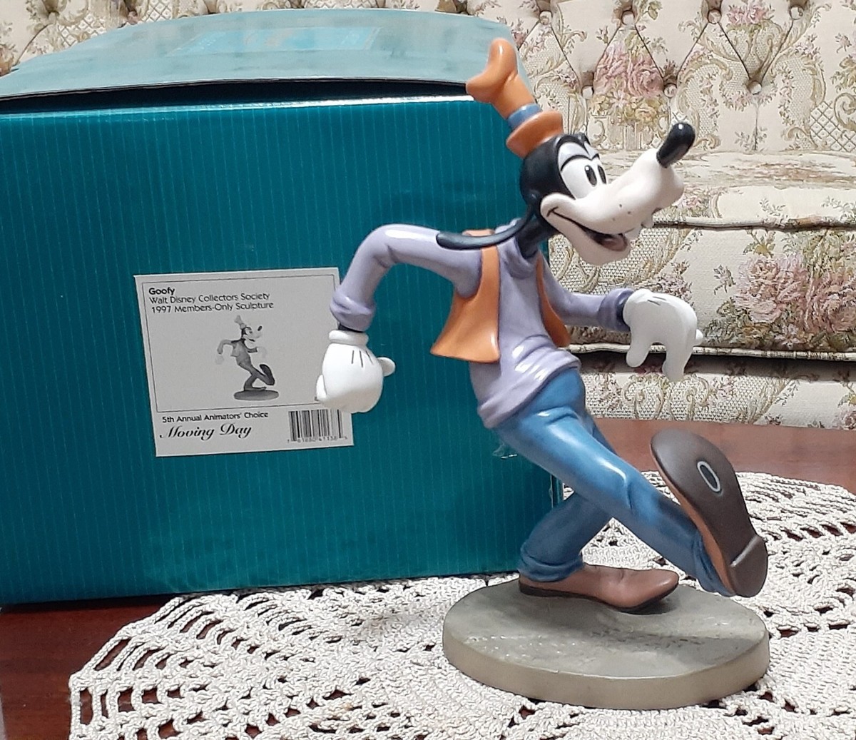 Disney~WDCC~MOVING DAY~GOOFY~OH, THE WORLD OWES ME A LIVIN'.~41138