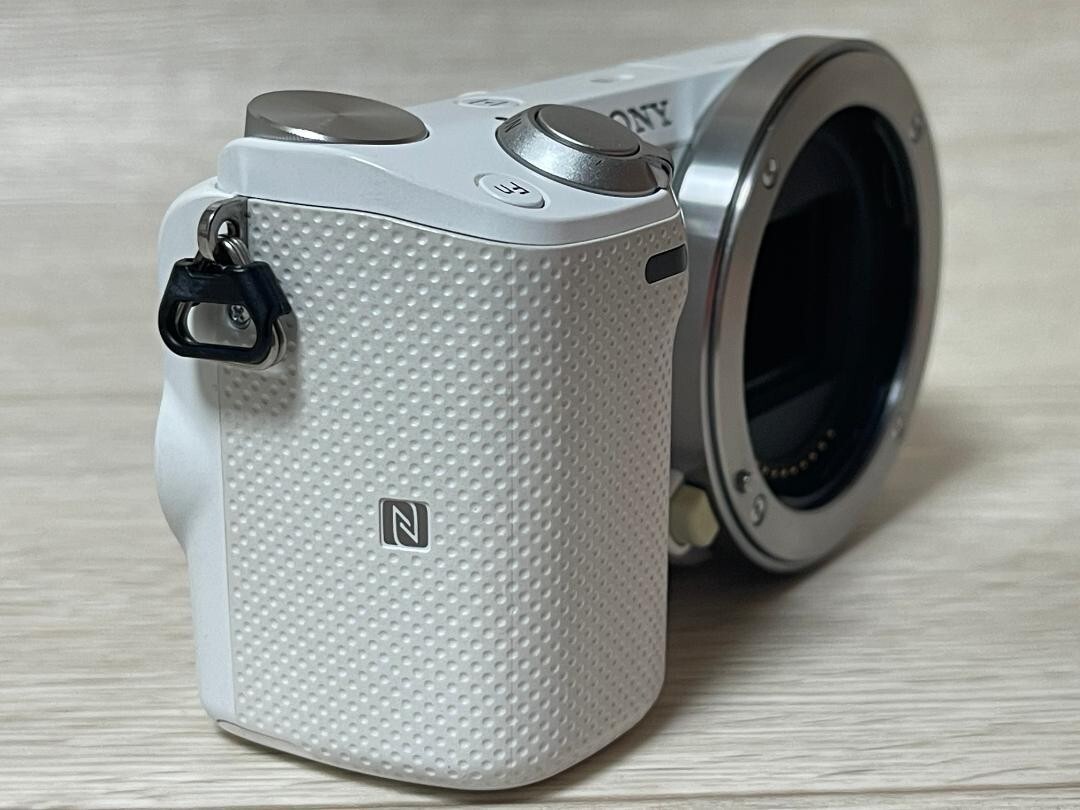 Sony a NEX-5T White 16.1 Digital Mirrorless Camera From Japan