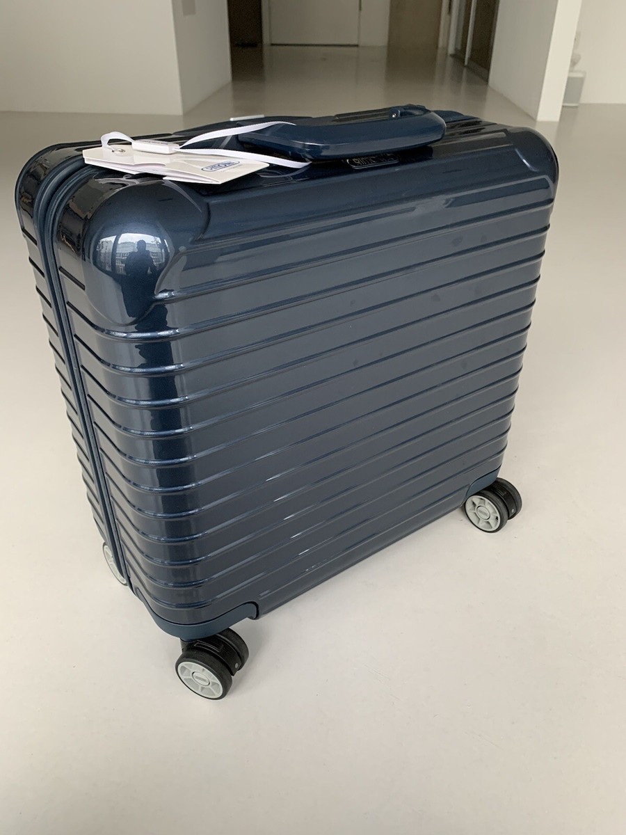 RIMOWA Salsa Deluxe Multiwheel Business Trolley in yachting blue