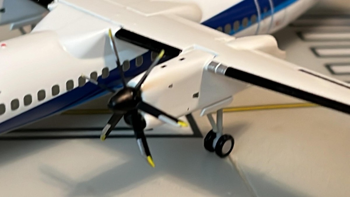 ANA Trading All Nippon Bombardier DHC-8-Q400 Current Color Diecast