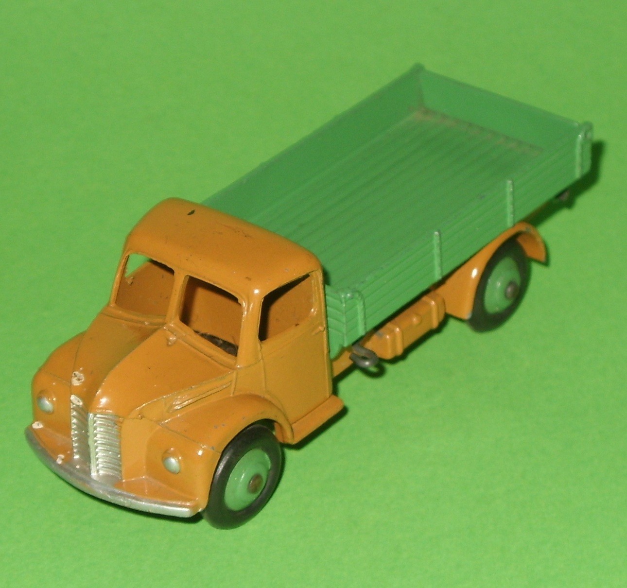 Dinky 414, Rear Tipping Wagon - Free Price Guide & Review