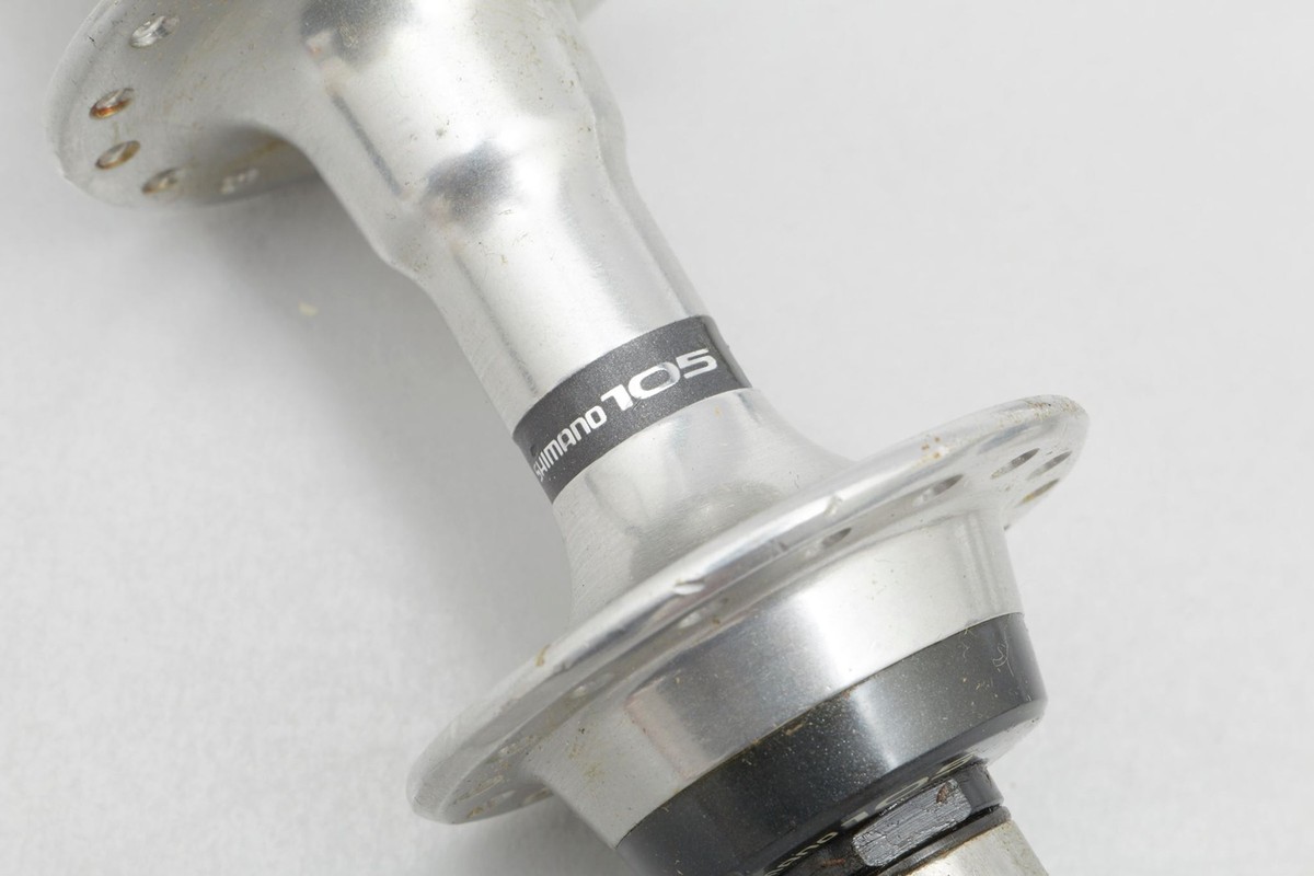 Shimano 105 (HB-1050 / FH-1050) NOS 32/32h Hubs - VTG 1980s Pair
